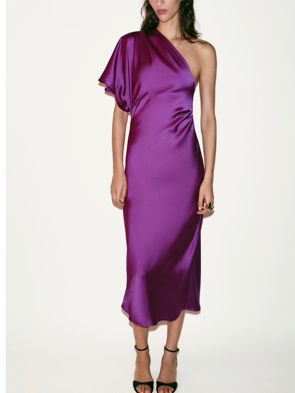 Zara Brand new Size L
One-Shoulder Satin Midi Dress in Vivid Purple
ASYMMETRIC